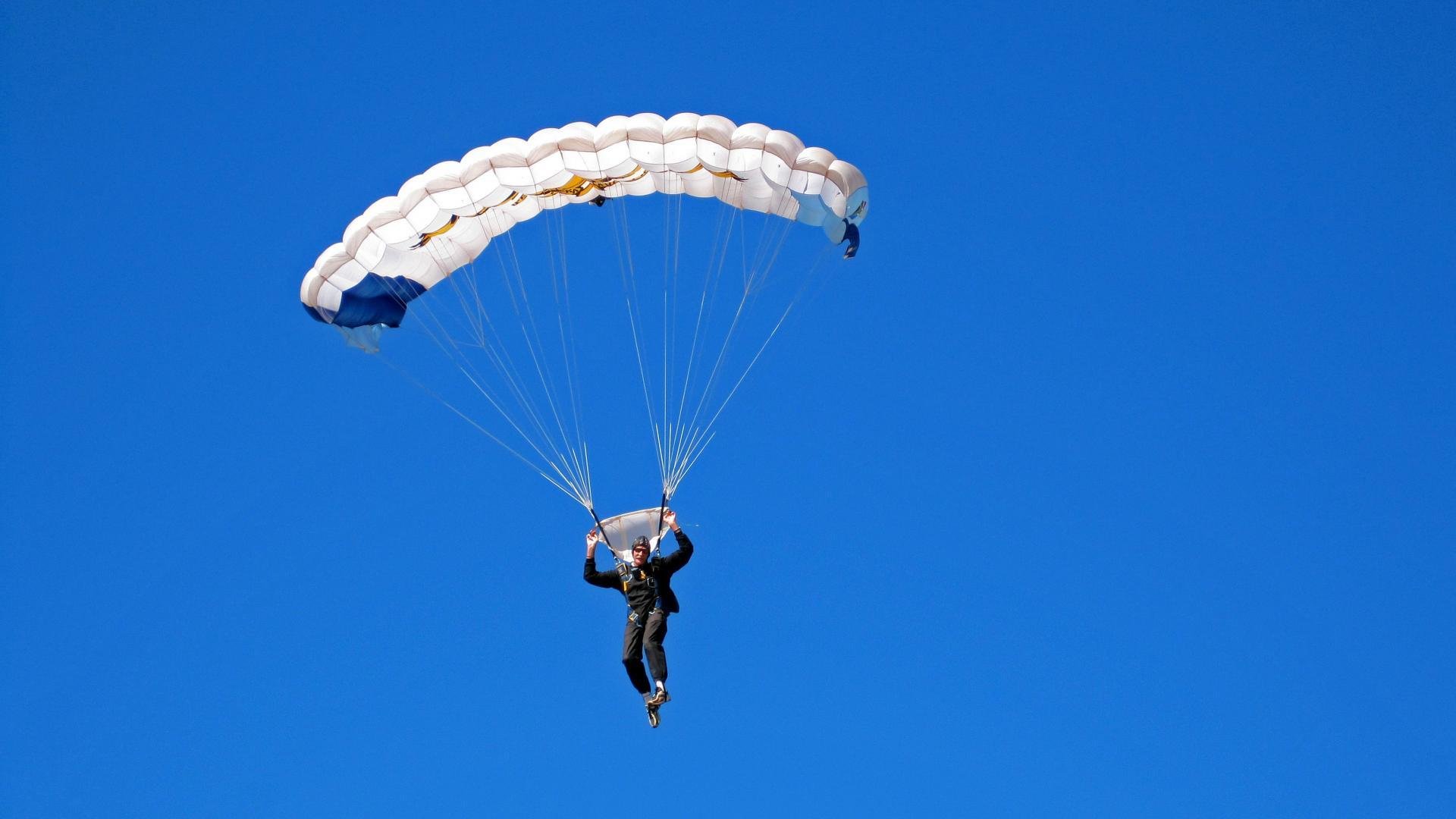 AYX GAME-男子篮球加强体能与技能双重训练提高比赛表现，篮球体能力量训练方法